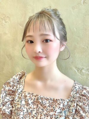 うなじをきれいに見せるヘアアレンジ3(正面）